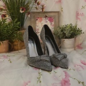 💐3/$30 Sparkly Bow Heels
